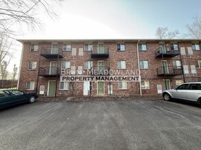 Building Photo - 502 E Red Bud Rd