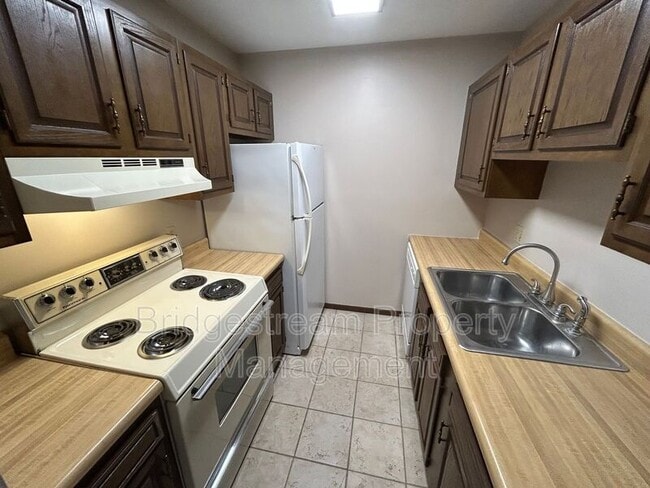 Building Photo - 60 Candlewood Ct