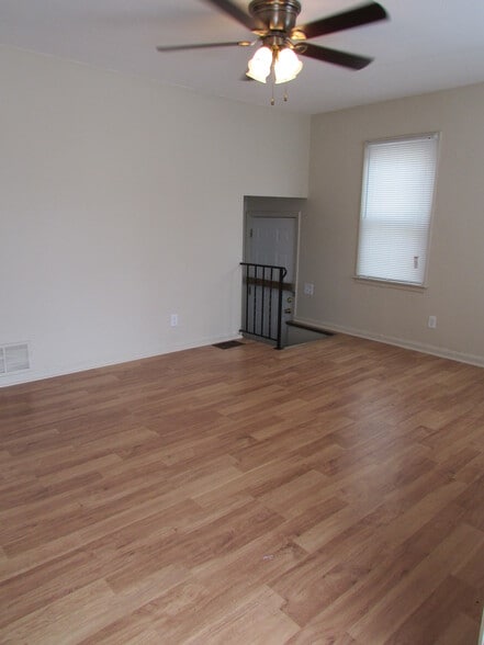 Building Photo - 2276 Hiawatha Park Dr