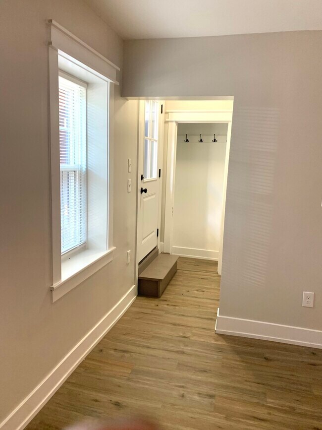 Building Photo - 1943 N Winchester Ave