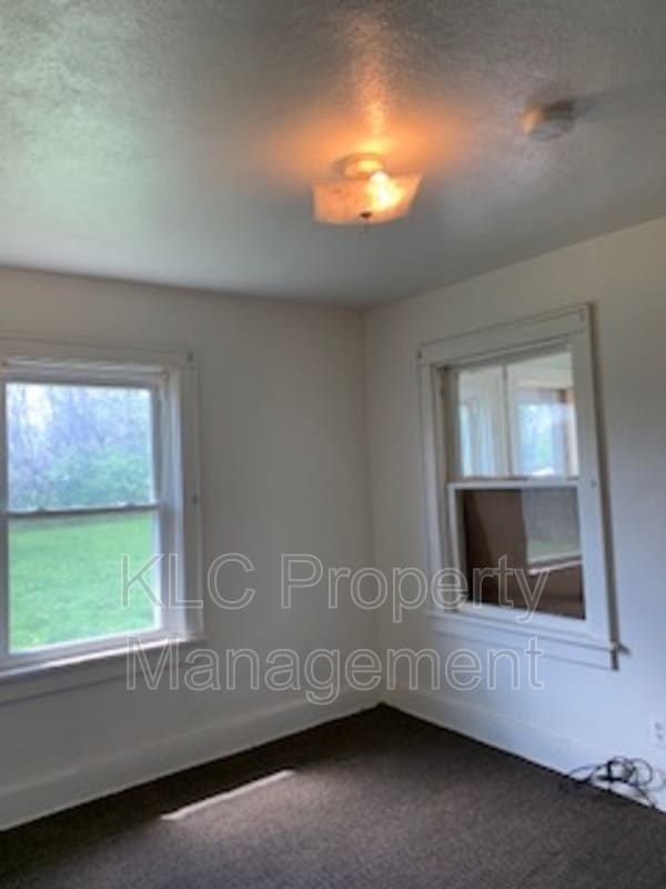 Building Photo - 411 E McKinley Ave