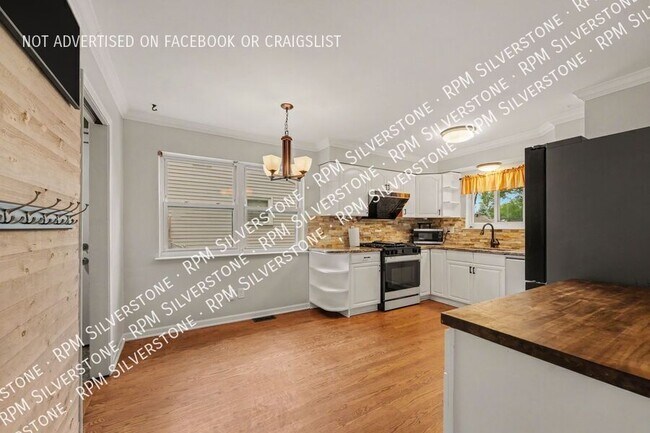 Building Photo - 8600 Russell-