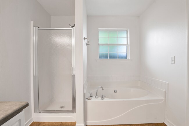 Building Photo - 3 Bedroom Scenic Heights Home