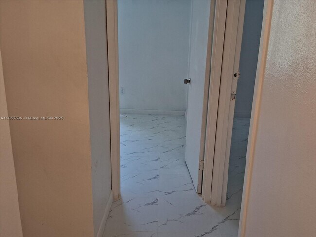 Building Photo - 6103 SW 69th St