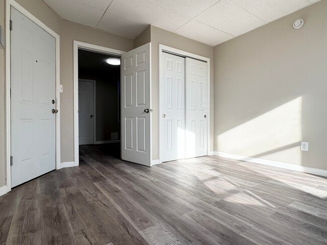 Building Photo - 76 CARLTON Ave