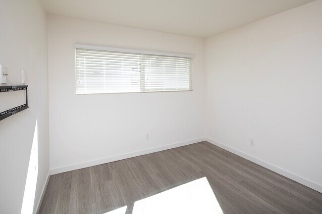 Building Photo - Modern Ocean Beach 1 Bed/1 Bath Apartment ...