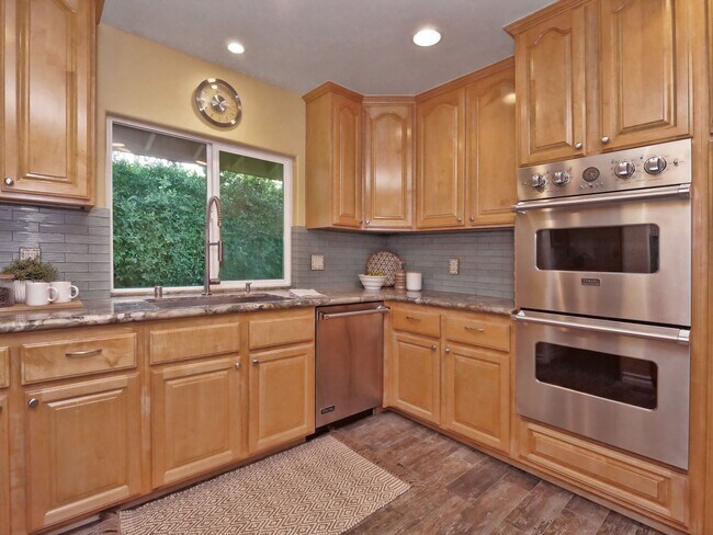 Building Photo - 30256 Avenida Selecta