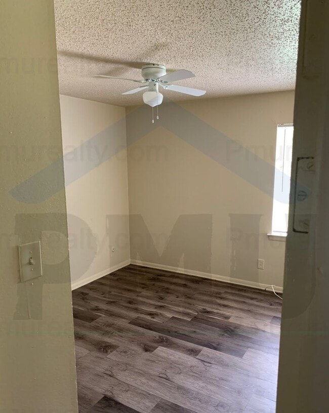 Building Photo - COMING SOON! Charming 3-bed 1- bath in Dal...