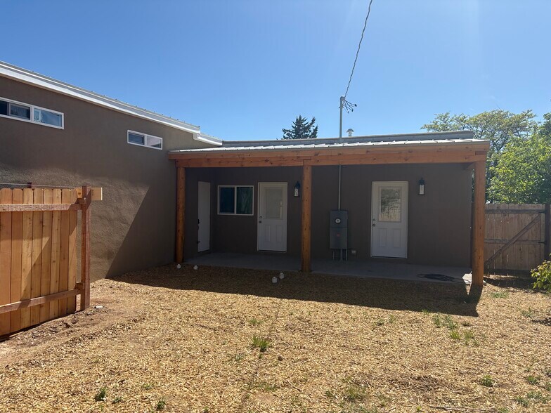 Building Photo - 1707 Espinacitas St