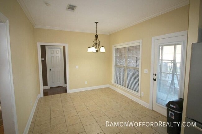 Building Photo - 614 Oak Park Cir