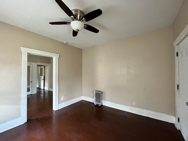Building Photo - 102 Stiles St