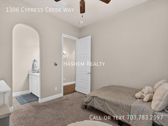 Building Photo - 1306 Cypress Creek Way