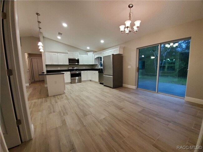 Building Photo - 8687 N Paradisea Dr