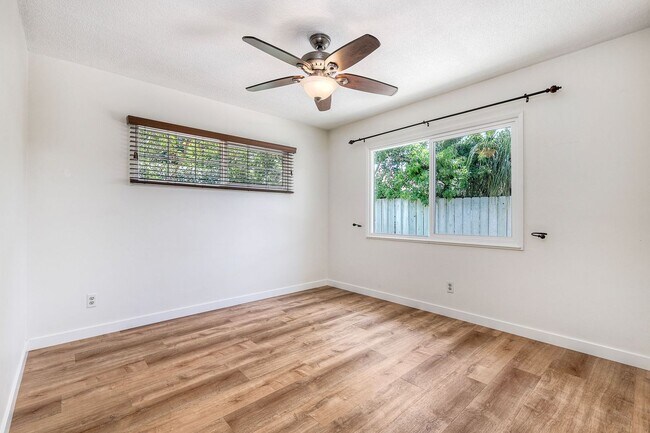 Building Photo - San Diego- Near Del Cerro - Refreshed 4 bed / 2 bath Home w/Solar ,A/C, Large Yard, Garage, and M...