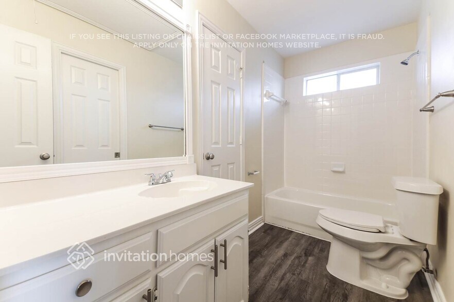 Building Photo - 1312 W Branch Hollow Dr