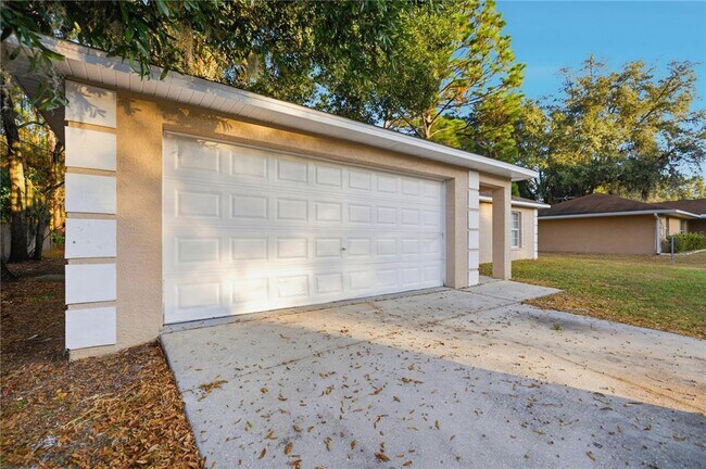 Building Photo - 14 Cedar Tree Terrace