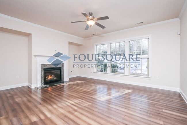 Building Photo - Elegant 3-Bed Townhome , Screened Porch & 2-Car Garage – Prime Davis Drive Location