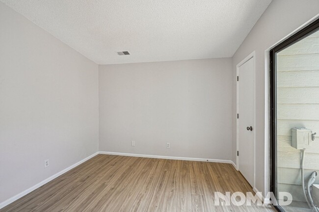 Building Photo - Charming 1BR Condo in Denver