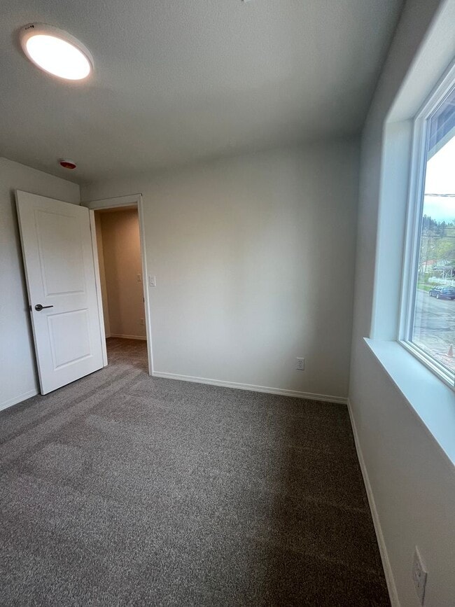 Building Photo - 975 W 27th Ave