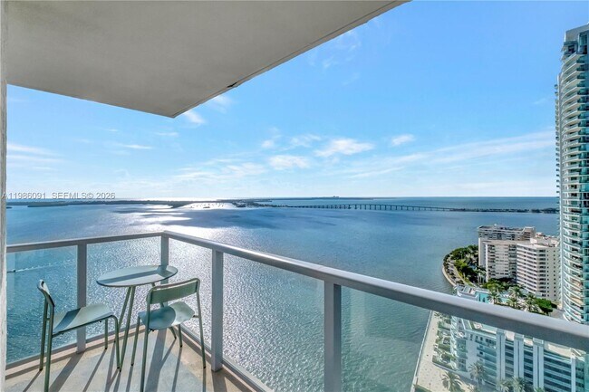 Building Photo - 1155 Brickell Bay Dr