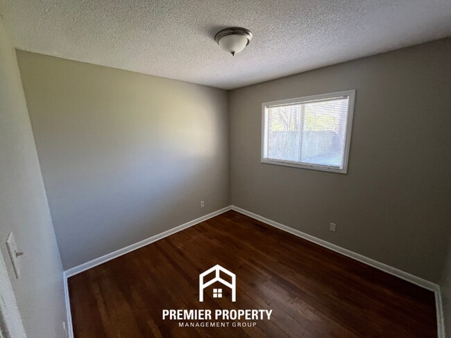 Building Photo - Spacious 3BR Home in 38118 | Hardwood Floors, Formal Dining & Large Fenced Yard