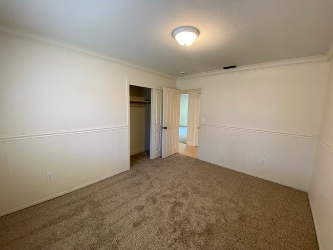 Building Photo - Beautiful Home with a Pool