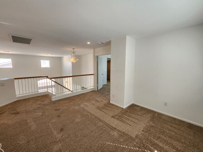 Building Photo - Stunning Five Bedroom home in Shadow Hills.