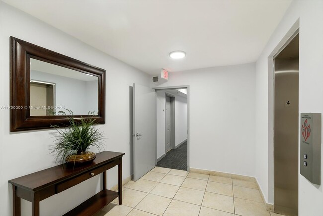 Building Photo - 280 SW 20th Rd