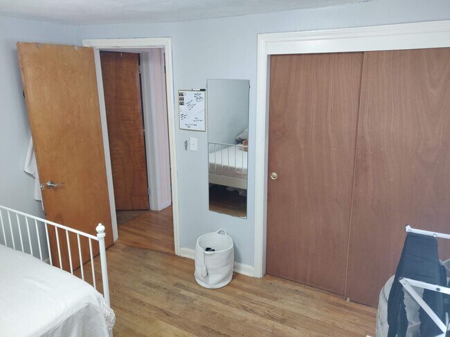 Building Photo - 4-Bedroom Home for Rent in the Heart of Si...