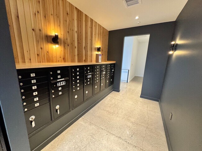 Building Photo - FURNISHED: UTILITIES PAID BY OWNER: (TWO MONTH MOVE-IN RATE OPTION) NWX tastefully furnished 1 be...