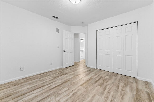 Building Photo - 5606 NW 109th Way