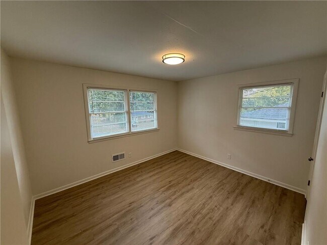 Building Photo - 379 Utoy Cir SW