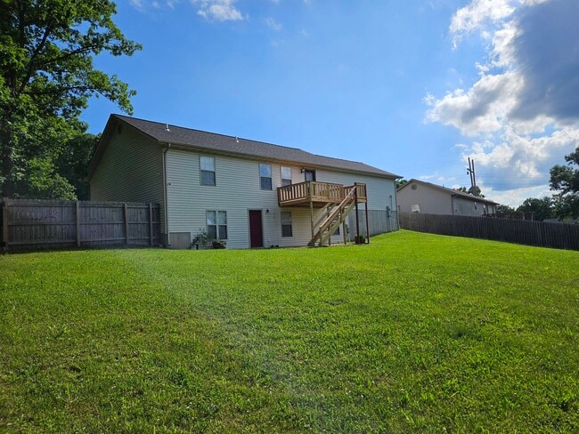 Building Photo - 15630 Top Dr
