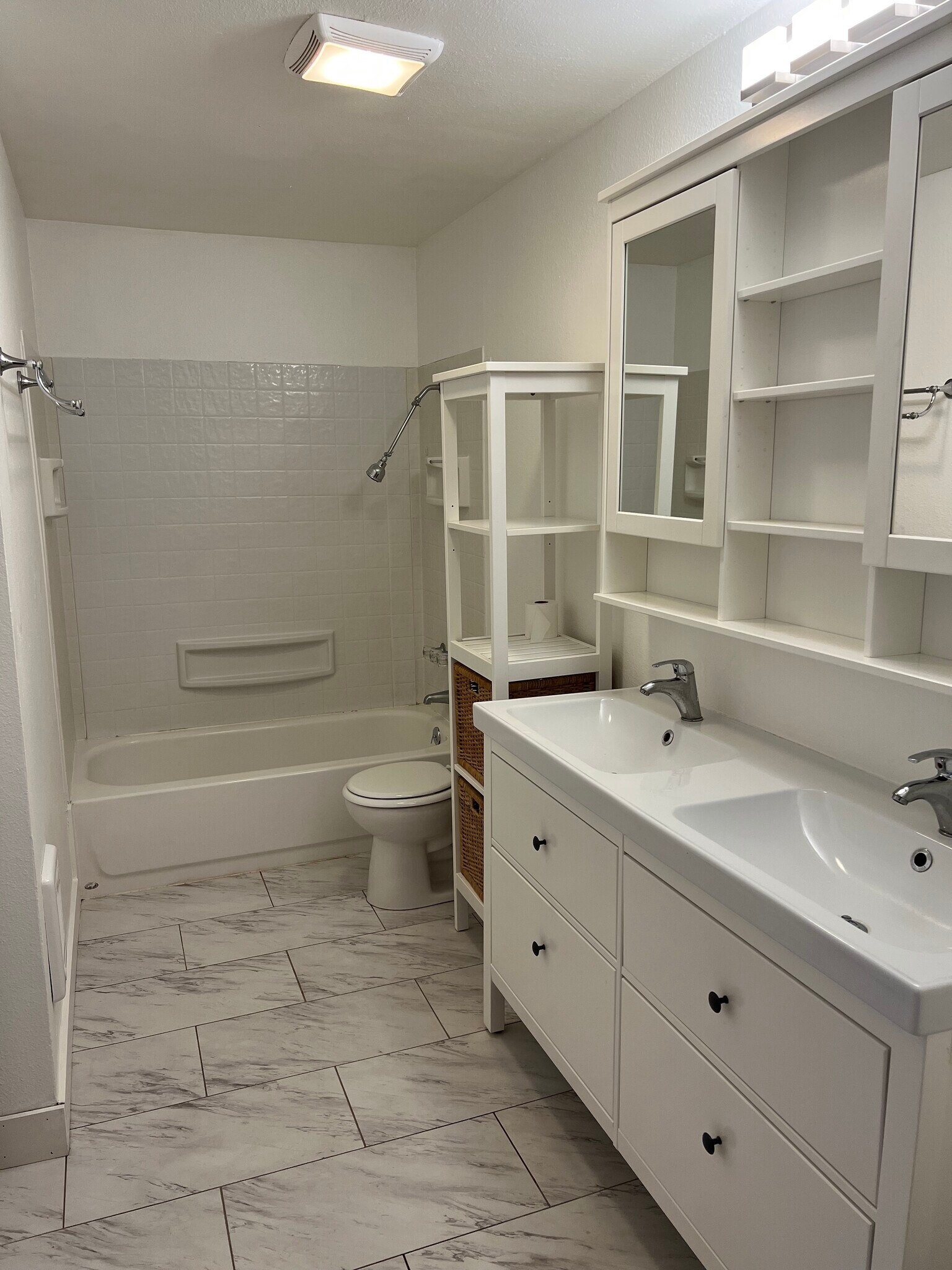 Bathroom - 1618 Groves Ave NW