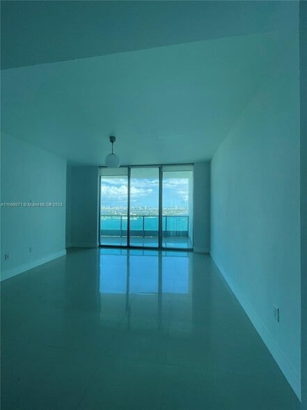 Building Photo - 900 Biscayne