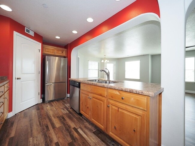 Building Photo - Beautiful Daybreak Condo