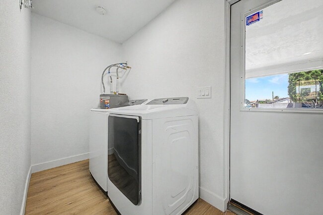 Building Photo - 2303 E Inverness Ave