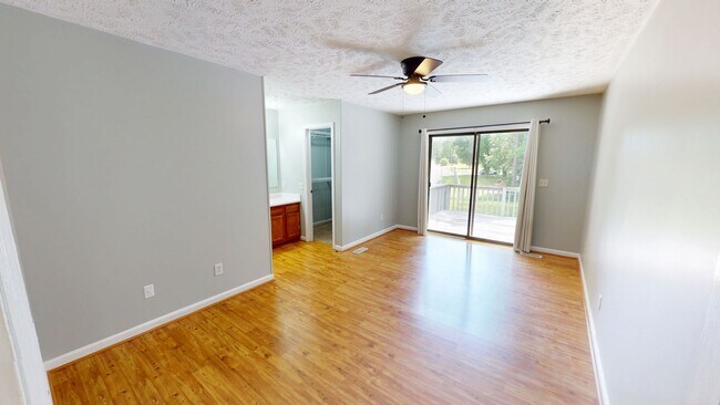 Building Photo - Charming 3 bedroom / 2 bathroom home with large fenced backyard near shopping & Fort Bragg!