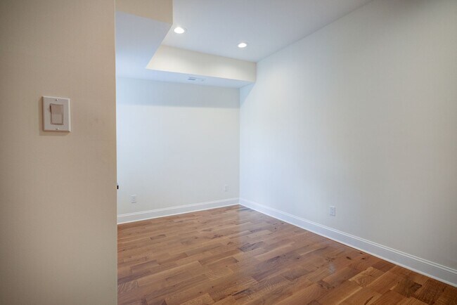 Building Photo - 2841 W Diamond St