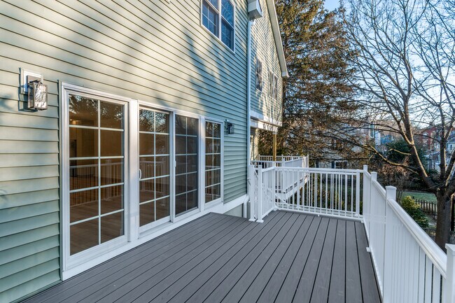 Building Photo - 17 Wilson St