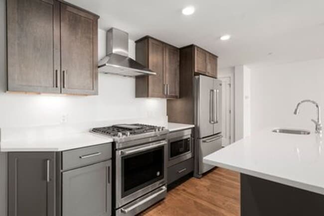 Building Photo - Stunning, Renovated 3 Bed/2 Bath! Right In Boston Landing