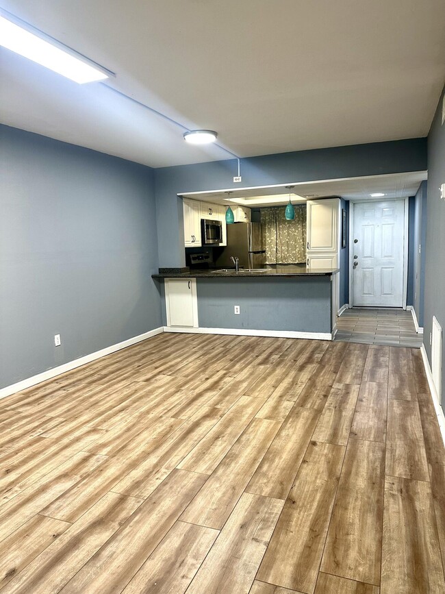 Building Photo - 101 Windsong Cir