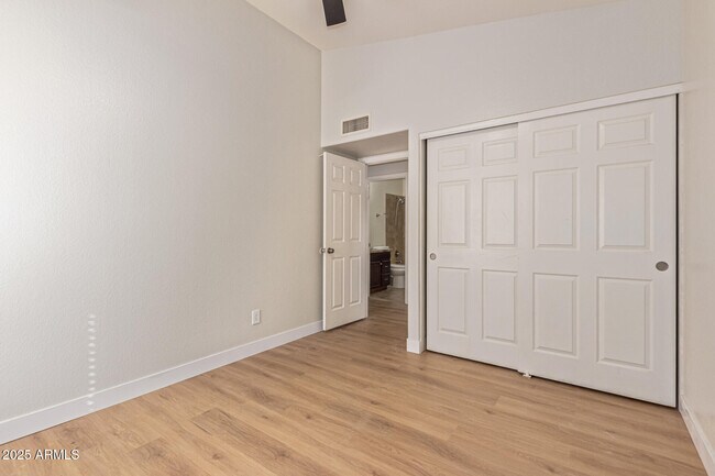 Building Photo - 5340 W Oraibi Dr