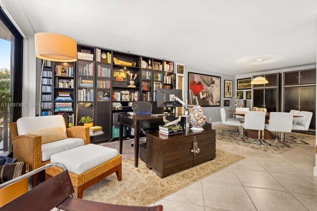 Building Photo - 2843 S Bayshore Dr