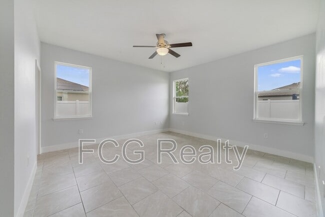 Building Photo - 128 Willow Dr
