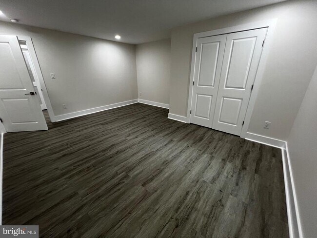 Building Photo - 920 Brompton St