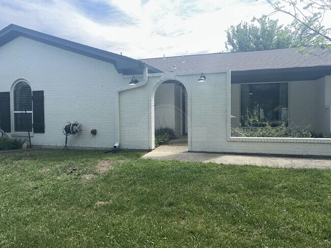 Building Photo - 2807 Brinegar Rd