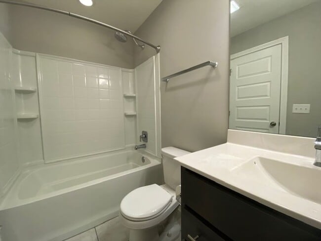 Building Photo - 2 Bed 2.5 Bath Townhome Available in Sprin...