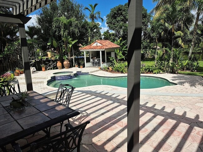 Building Photo - 11081 SW 30th Ct