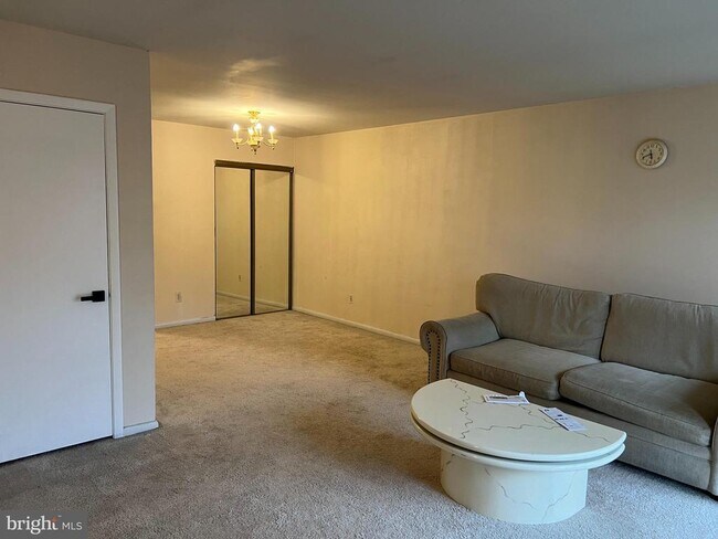 Building Photo - 809 Red Lion Rd